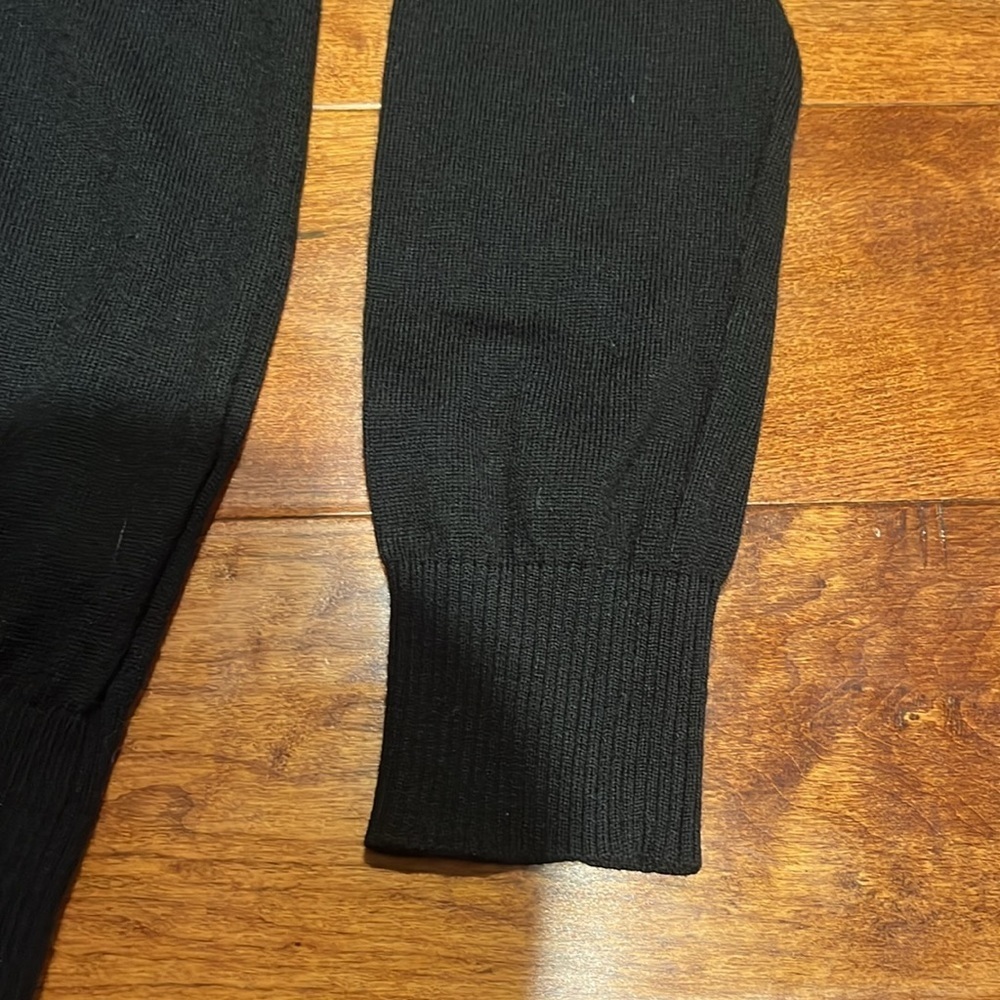 Banana Republic EXTRA FINE Merino Wool V Neck Black Sweater Size M - Picture 5 of 8